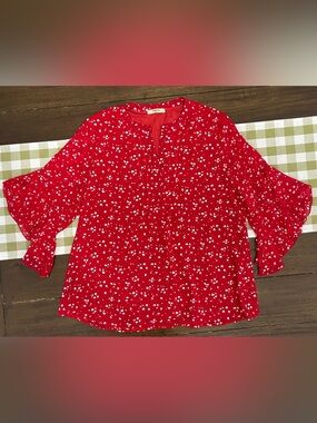 Tunneon Red Heart-Print Blouse